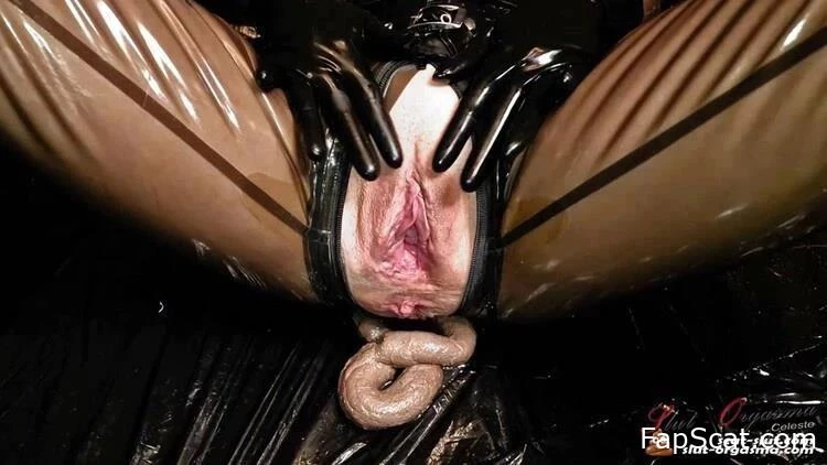 SlutOrgasma - Gummipuppe im Kackhimmel - Menschliche Toilette, Mama kackt, Prolaps mit Scheiße