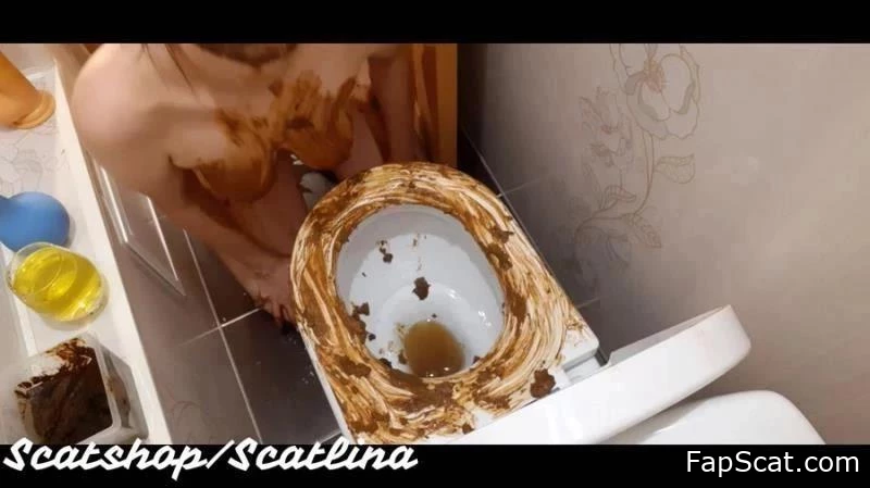 Schmutzige Toilette (Teil 1) mit ScatLina - Scat abgegeben, furzender POV, Analkugel-Scheiße