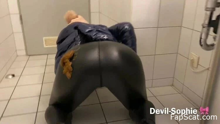 Devil Sophie - Erwischt bei offener Bürotoilettentür - komm und scheiß auf meine Latexhose - Toilettentraining, Tube-Scat, explosive Klistierfreigabe