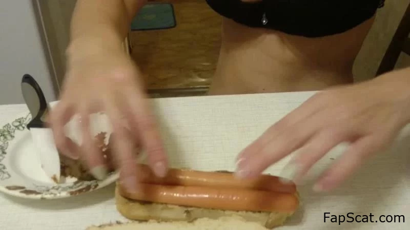 marcos579 - Hotdog mit Scheiße ist leckeres Essen - Braune Frau - Wahnsinnig leckerer Scat, Raritätsscat, schwangerer Scat