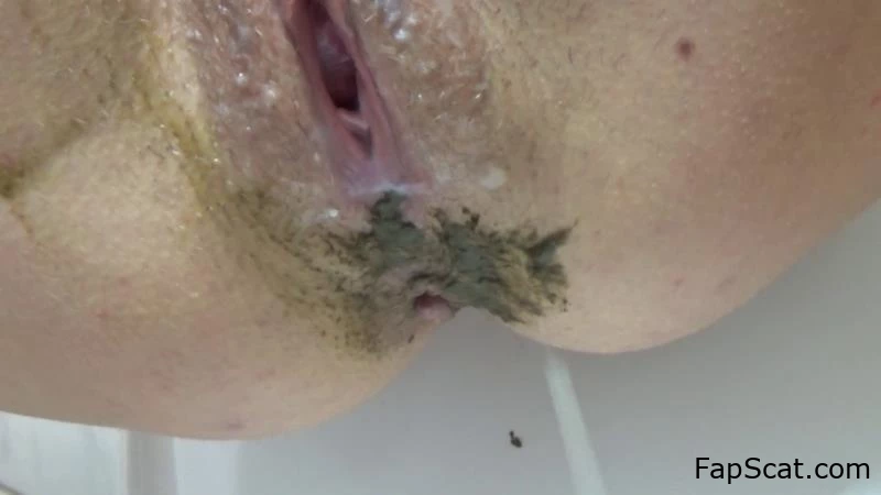 HotDirtyIvone - Eine verstopfte NOTFALL-TOILETTE, GROSSE SCHEISSE - Scat-Orgie, Freundinnen kacken, BBW-Scat