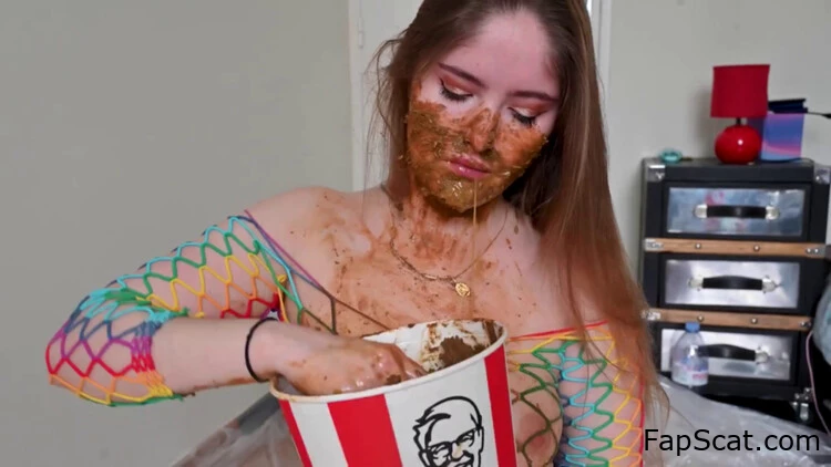 Ninounini - KFC PUKE – Ich esse beschissene Tender und kacke mir zweimal in die Muschi - Pumped Scat, Scat schlucken, Höhepunkt-Scat